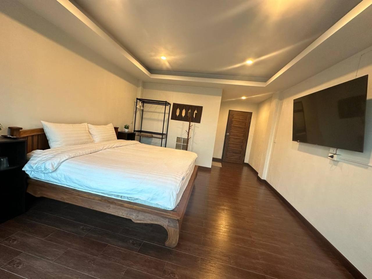 Chris Jay @ Cnx Apartment Чиангмай Екстериор снимка