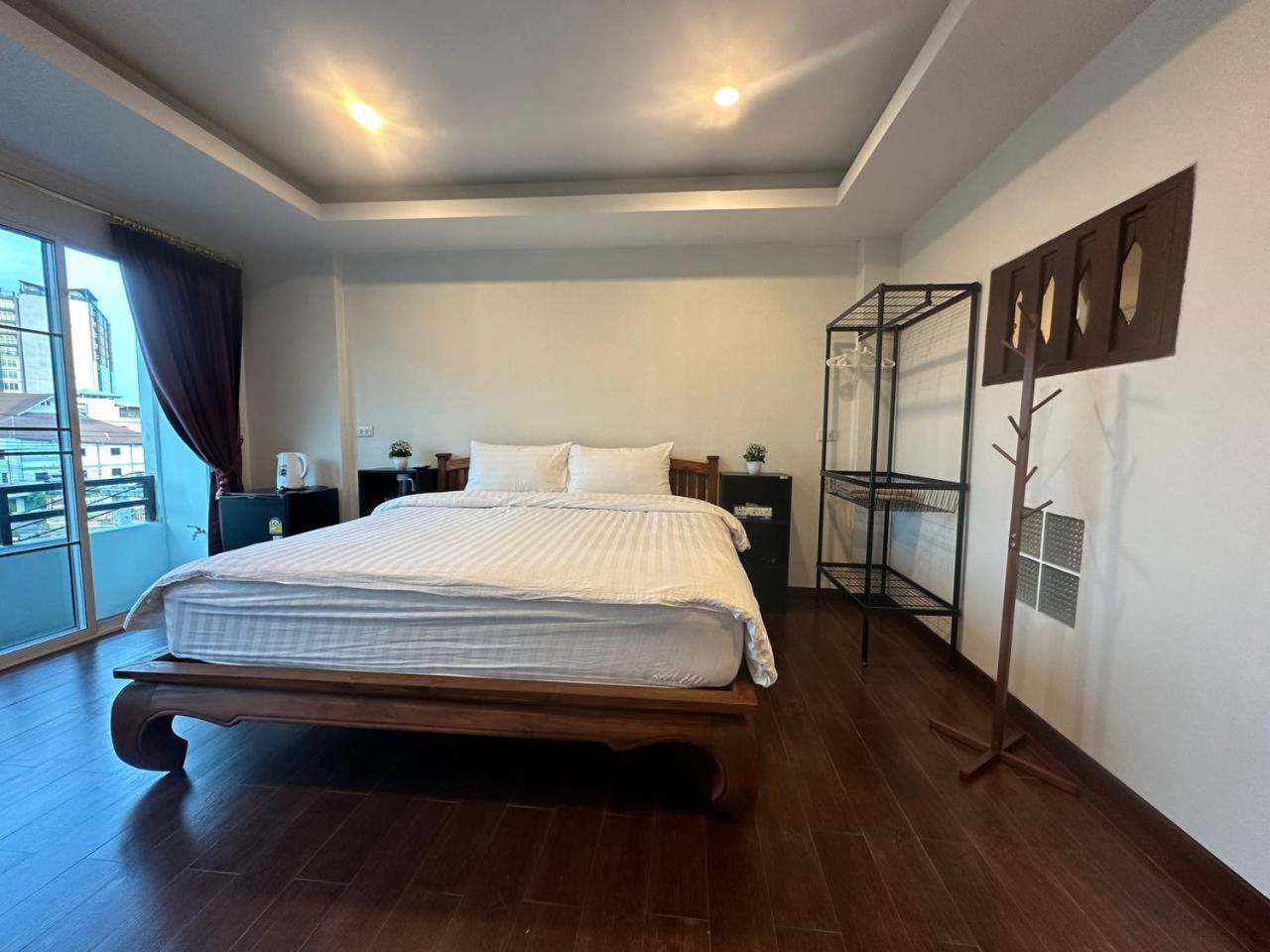 Chris Jay @ Cnx Apartment Чиангмай Екстериор снимка