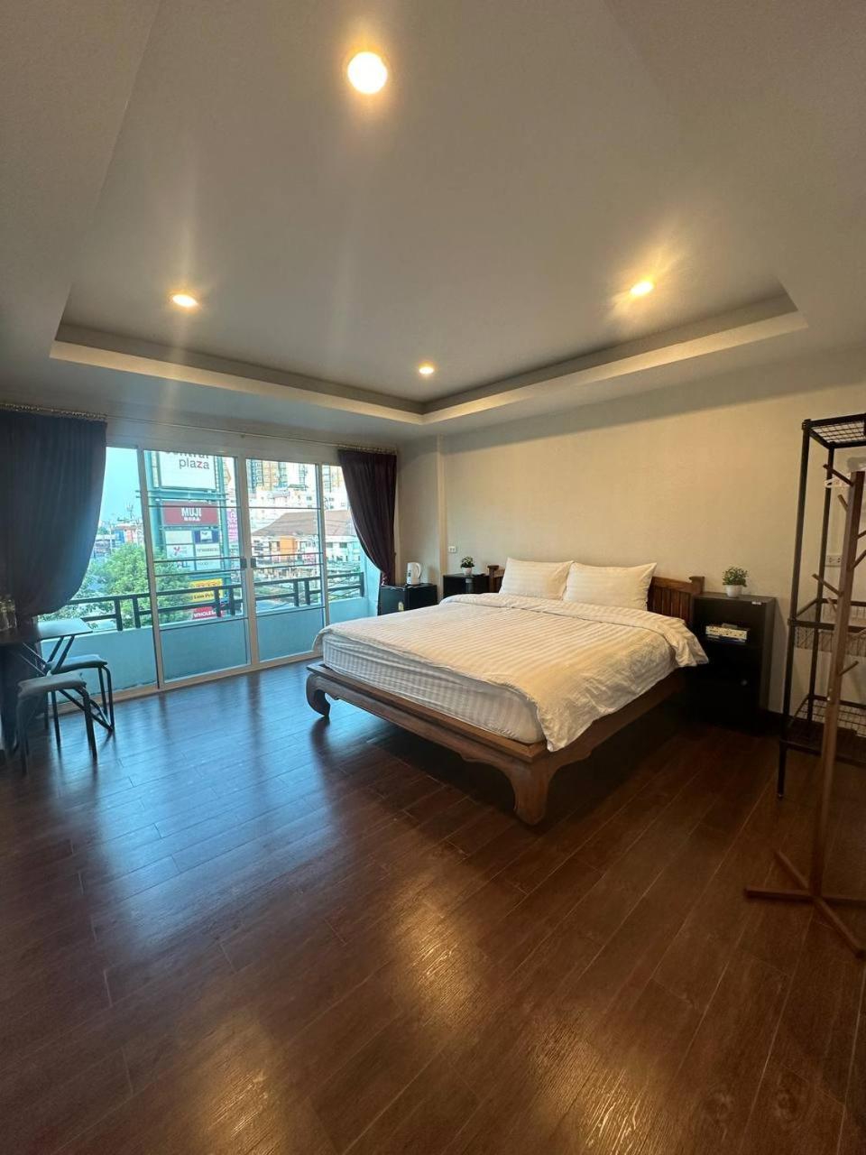 Chris Jay @ Cnx Apartment Чиангмай Екстериор снимка